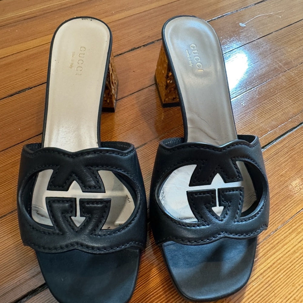 Interlocking G Gucci gold slide sandals - Picture 2 of 2